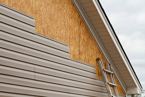 Professional Emergency Siding Repair technician working in Hopewell, TN